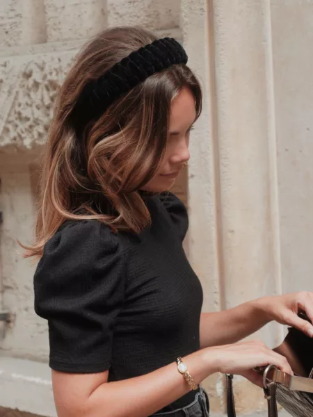 How To Wear Headbands to Elevate your Look | Travel Beauty Blog