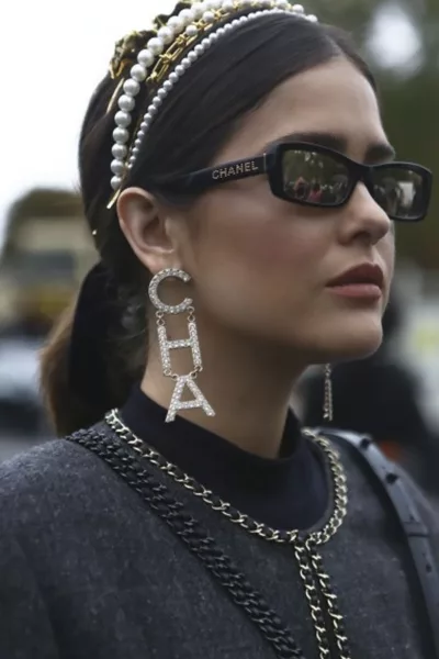 How To Wear Headbands to Elevate your Look | Travel Beauty Blog