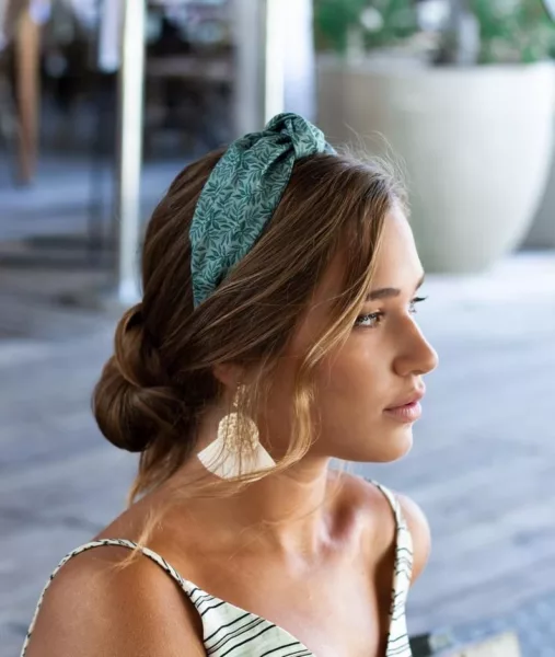 How To Wear Headbands to Elevate your Look | Travel Beauty Blog