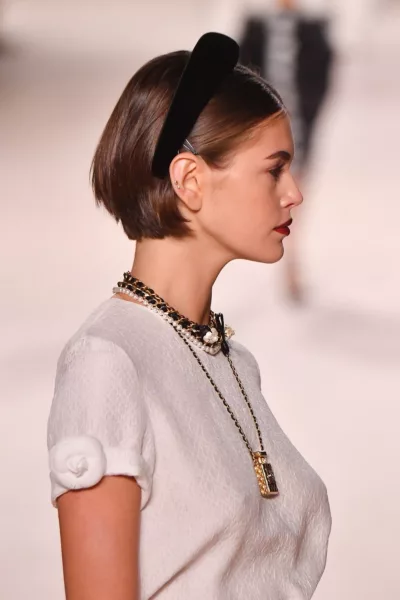 How To Wear Headbands to Elevate your Look | Travel Beauty Blog