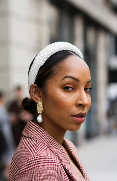 How To Wear Headbands to Elevate your Look | Travel Beauty Blog