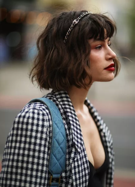 How To Wear Headbands to Elevate your Look | Travel Beauty Blog