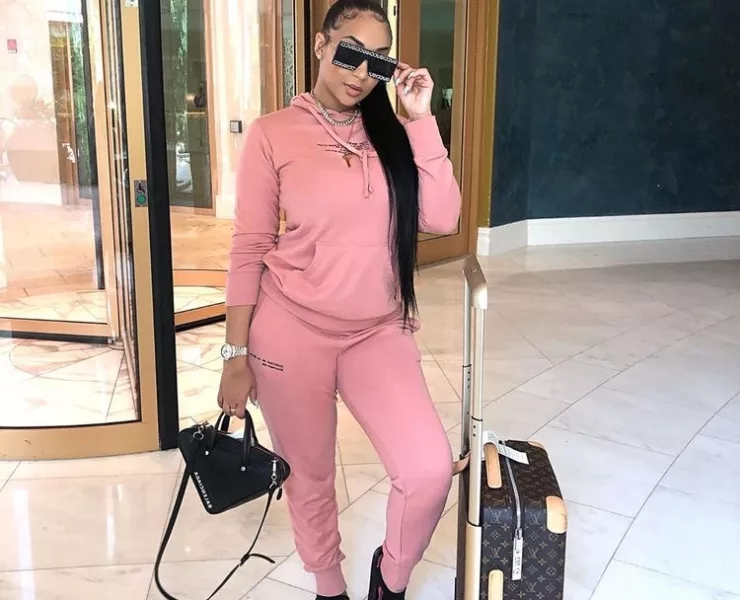 Cute Comfy Airport Outfits - Casual Outfits For The Airport - Travel Beauty Blog