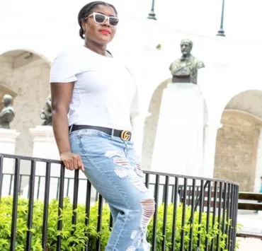 How To Style A White T Shirt And Jeans Without Looking Basic | Travel Beauty Blog
