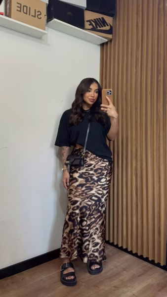 Leopard Print Skirt Outfits that look Effortlessly Chic | Travel Beauty Blog