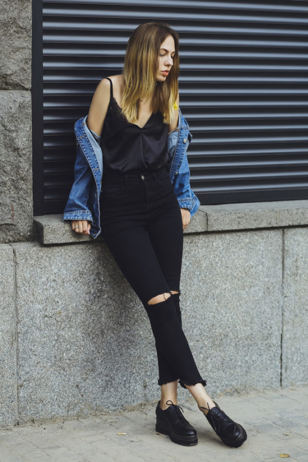 20+ Timeless Outfits With A Jean Jacket To Replicate Now Timeless Outfits With A Jean Jacket + Styling Ideas