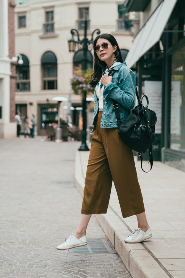 20+ Timeless Outfits With A Jean Jacket To Replicate Now Timeless Outfits With A Jean Jacket + Styling Ideas