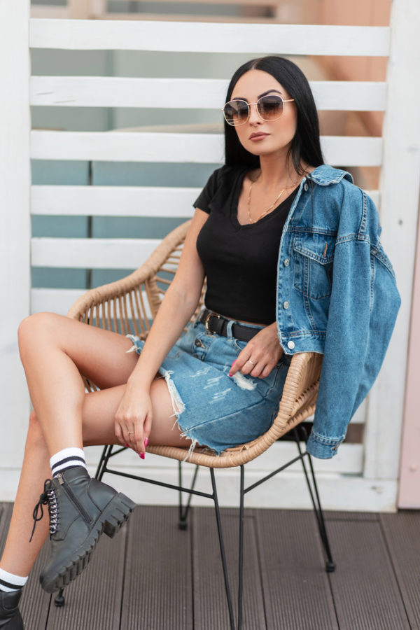 20+ Timeless Outfits With A Jean Jacket To Replicate Now Timeless Outfits With A Jean Jacket + Styling Ideas