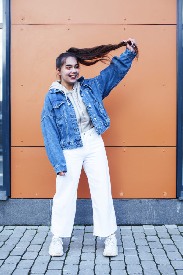 20+ Timeless Outfits With A Jean Jacket To Replicate Now Timeless Outfits With A Jean Jacket + Styling Ideas
