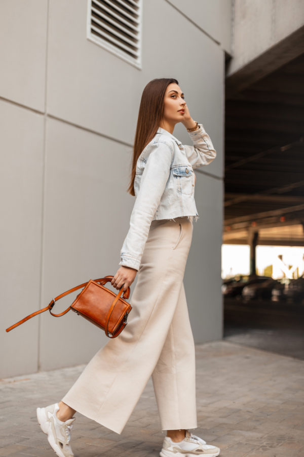 20+ Timeless Outfits With A Jean Jacket To Replicate Now Timeless Outfits With A Jean Jacket + Styling Ideas