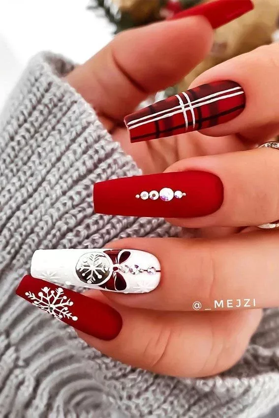 Christmas Nails Ideas | Travel Beauty Blog
