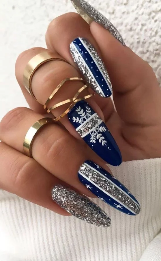 Dark Blue and White Christmas Nails | Travel Beauty Blog