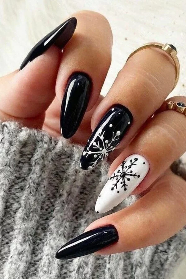 Black and White Christmas Nails | Travel Beauty Blog