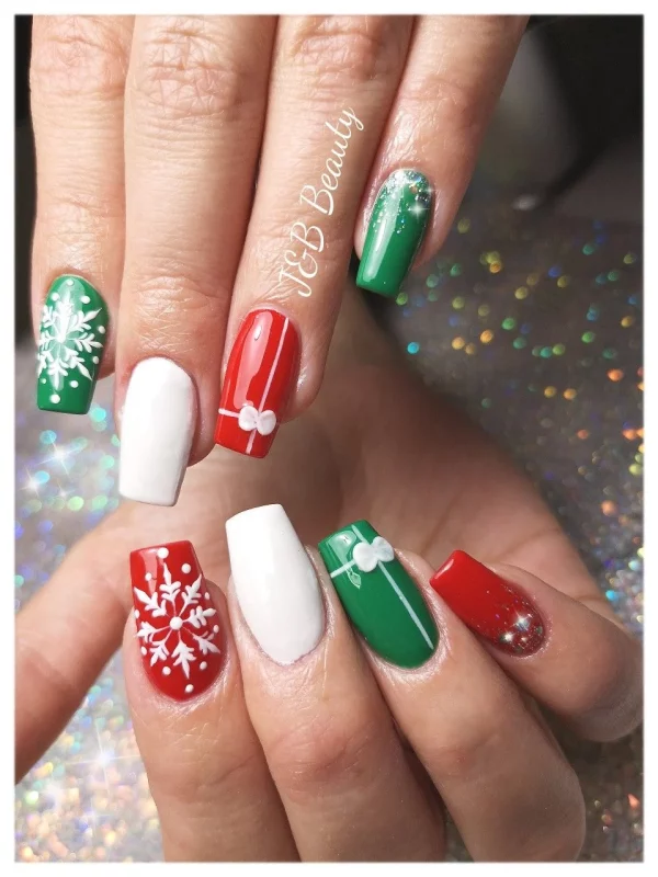 Festive Christmas Nails | Travel Beauty Blog