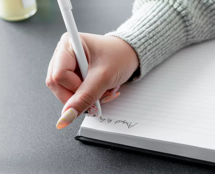 50 Writing Prompts For Journaling To Have An Amazing Year | Journal Prompts for goal setting, self discovery and self care