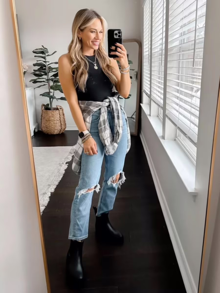 Stunning Chelsea Boots Outfits to Recreate this Season | Travel Beauty Blog