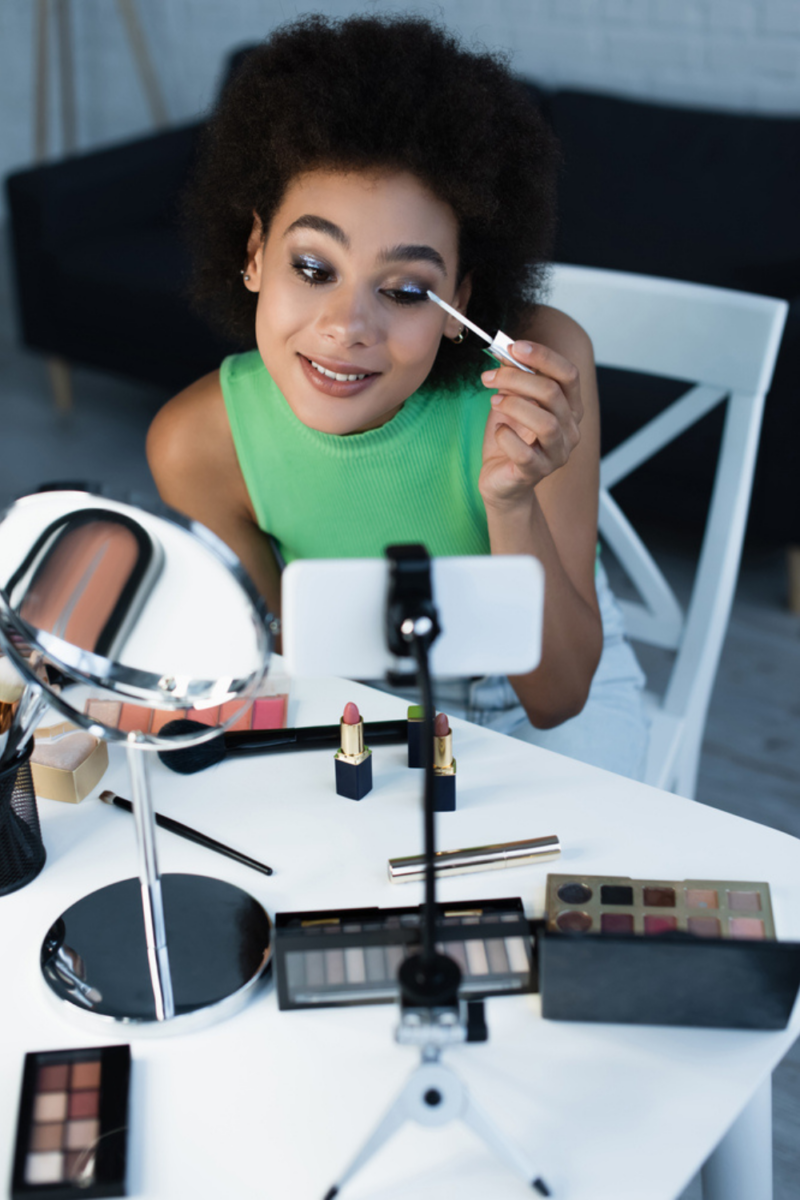 How To Do Makeup At Home In 8 Easy Steps As A Beginner