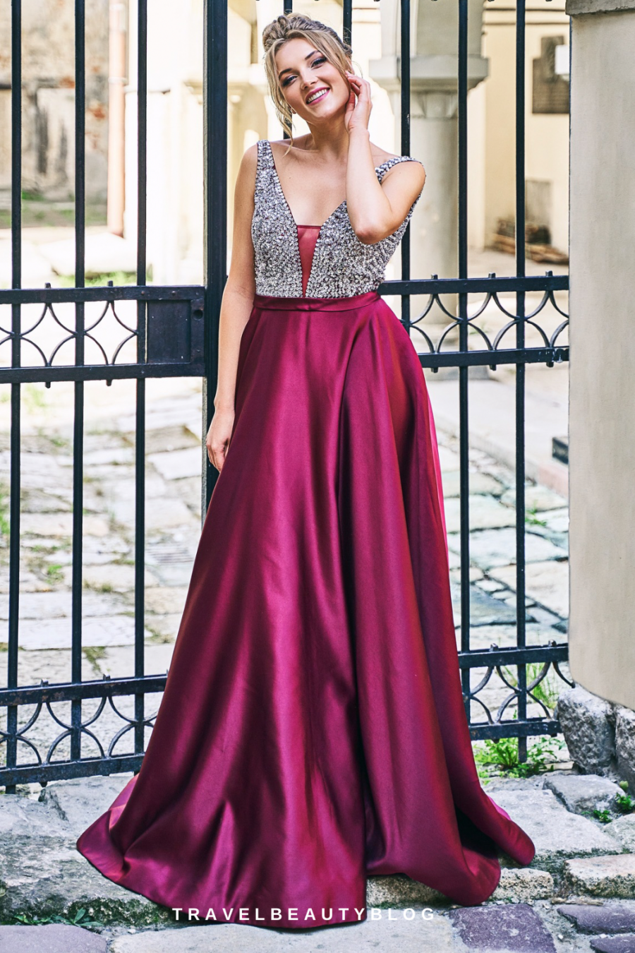 14 Stunning Graduation Dresses That Will Make You Stand Out