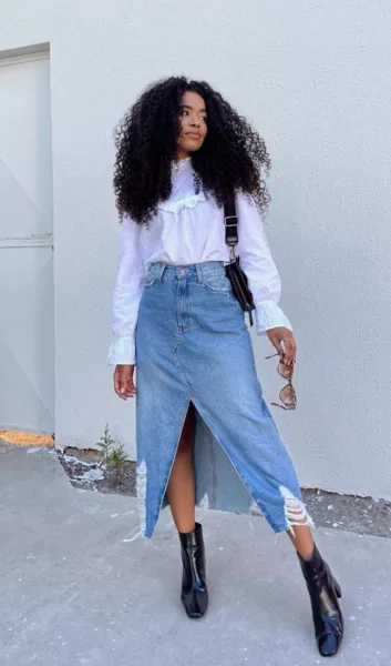 Distressed denim skirt 90s look hotsell