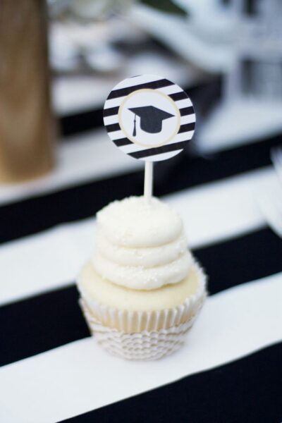 21 Graduation Cupcakes and Dessert Ideas that will delight Guests 21 Graduation Cupcakes and Dessert Ideas that will delight Guests