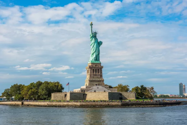 12 Iconic Places in the World to Add to your Bucket List Iconic Places in the World to Add to your Bucket List | Travel Beauty Blog