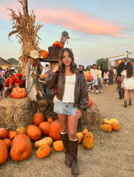 30 Cute Pumpkin Patch Outfit Ideas to Copy This Fall 30 Cute Pumpkin Patch Outfit Ideas to Copy This Fall | Travel Beauty Blog