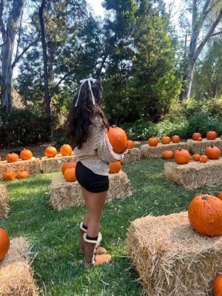 30 Cute Pumpkin Patch Outfit Ideas to Copy This Fall 30 Cute Pumpkin Patch Outfit Ideas to Copy This Fall | Travel Beauty Blog
