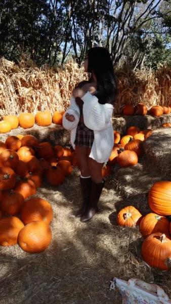 30 Cute Pumpkin Patch Outfit Ideas to Copy This Fall 30 Cute Pumpkin Patch Outfit Ideas to Copy This Fall | Travel Beauty Blog