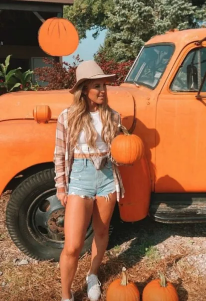30 Cute Pumpkin Patch Outfit Ideas to Copy This Fall 30 Cute Pumpkin Patch Outfit Ideas to Copy This Fall | Travel Beauty Blog