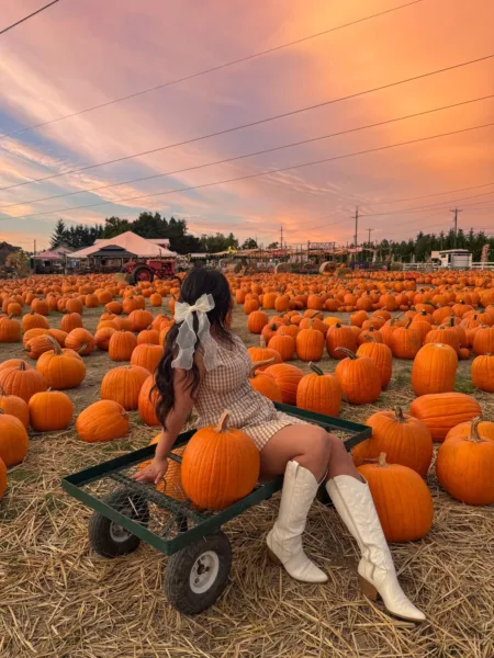 30 Cute Pumpkin Patch Outfit Ideas to Copy This Fall 30 Cute Pumpkin Patch Outfit Ideas to Copy This Fall | Travel Beauty Blog
