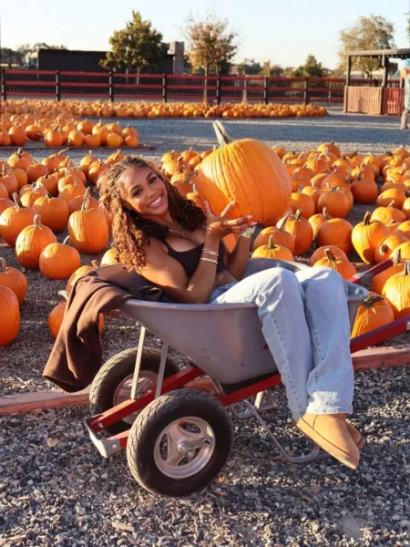 30 Cute Pumpkin Patch Outfit Ideas to Copy This Fall 30 Cute Pumpkin Patch Outfit Ideas to Copy This Fall | Travel Beauty Blog